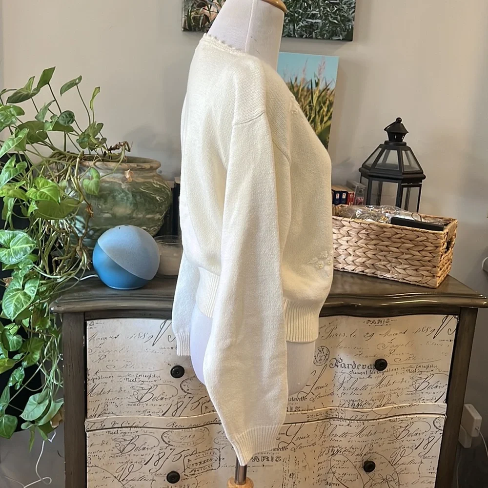 VINTAGE LIZ CLAIBORNE FLORAL EMBROIDERED BEADED KNIT SWEATER IVORY WHITE SIZE 8P - Picture 5 of 15